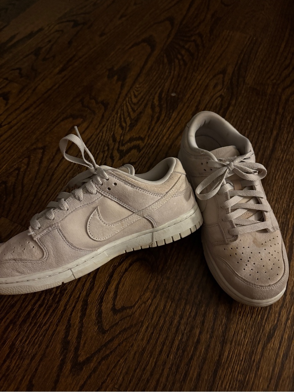 Nike be Low-Top Suede Sneakers in Light grey